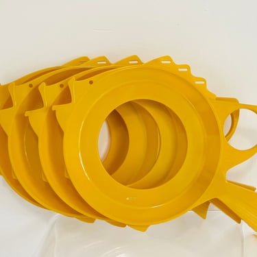 Vintage 1960s Retro Yellow Plastic Fish Party Platter 1966 Laing Industries Paper Plate Holder Trays Party Picnic Outdoor BBQ 