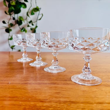 4 Superb 1970s Crystal D’Arques Diamond Champagne Coipes - Stunning Mid Century Glassware Set 