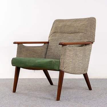 Teak Mid-Century Lounge Chair - (321-266.2) 