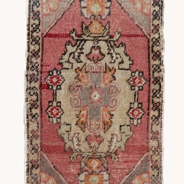 Vintage Turkish Mini Rug No. 635 | 1'7 x 2'11