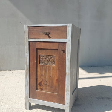 Antique Nightstand / Antique Bedside Table/ Antique Furniture / Vintage Nightstand / Vintage Bedside Table / Vintage / 1930's 