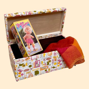 Vintage Circus Print Toy Blanket Chest | 1975 retro storage for nursery or kids play room 