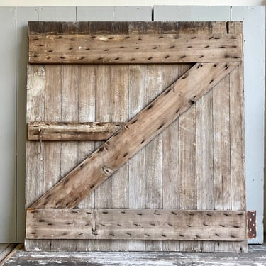 Small Rustic Barn Door Chippy White Authentic Barn Door Weathered Wood Wall Hanging Modern Farmhouse Industrial Cottage Salvaged Door 