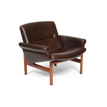 Sven Ellekaer for Soren Willadsen Danish Rosewood and Leather Lounge Chair. MCM 