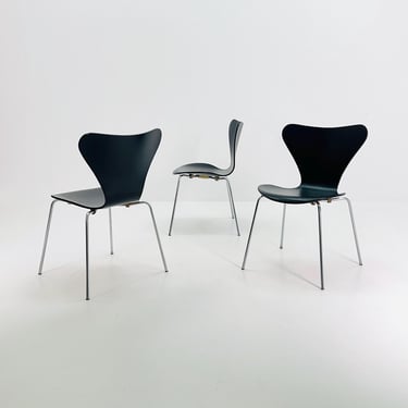 1 of 3 Mid century black butterfly chair by Arne Jacobsen 3107  for Fritz Hansen, Denmark 1970s 