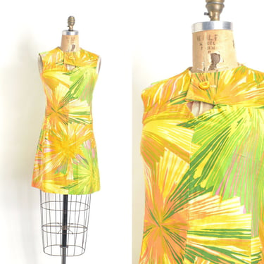 Vintage 1960s Dress / 60s Starburst Cotton Mini Dress / Yellow Green ( XS extra small ) 