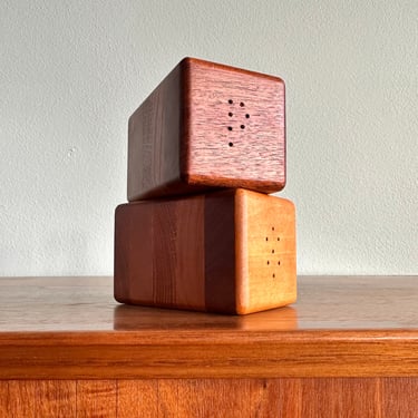 Vintage wood block salt and pepper shakers with corks / 1970s 1980s staved oak square kitchen decor 