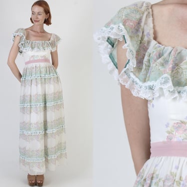 Garden Floral Bridesmaids Dress, Vintage 70s Layered Romantic Maxi, Elastic Shoulder Flower Print Sundress 