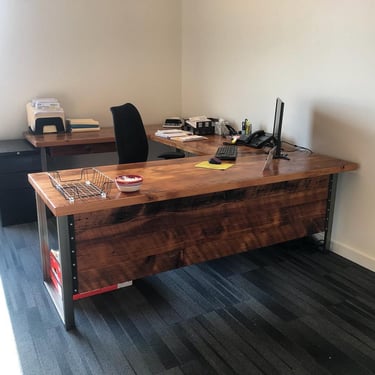 U Shaped Desk, Reclaimed wood desk, Industrial desk, 3 piece desk, Office desk, Rustic desk, Privacy wall is NOT included. 