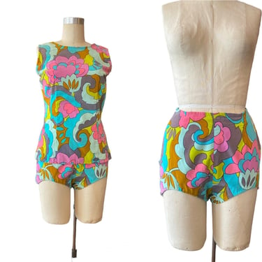 Vintage 1960s playsuit, 60s 2 piece set, sleeveless tunic and shorts, psychedelic floral velveteen, twiggy, summer set, op art, 27 