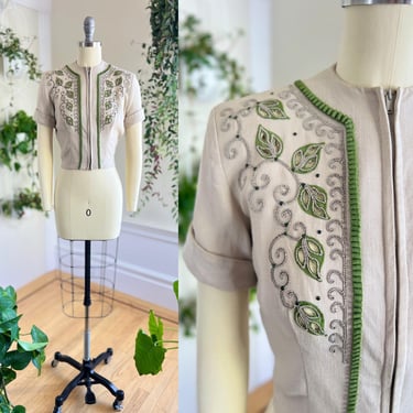 Vintage 1950s Blouse | 50s Linen Leaf Embroidered Eyelet Metal Studded Soutache Filigree Tan Green Short Sleeve Crop Top (x-small) 