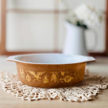 Pyrex Early American Brown & Gold #043 Oval 1 1/2 Quart Casserole Dish Size 10 Inches Length Handle to Handle 