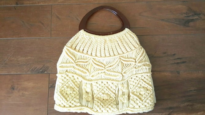 Vintage BOHO Hippie Crochet Purse Bakelite Lucite Handle Handbag Ivory