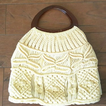 Vintage BOHO Hippie Crochet Purse Bakelite Lucite Handle Handbag Ivory