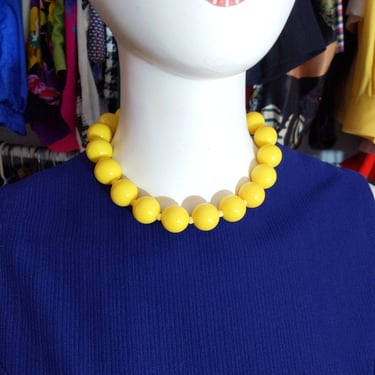 So Good Chunky Bright Yellow Pop Art Beaded Necklace 