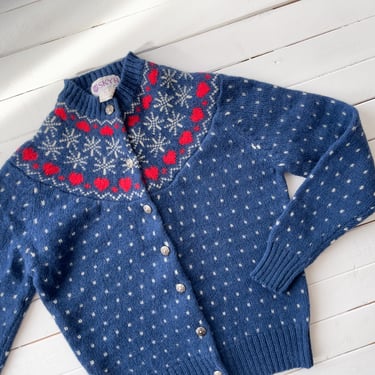cute cottagecore sweater | 80s 90s vintage SKYR Fair Isle style navy red heart patterned short tight intarsia cardigan 