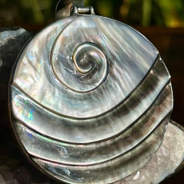 Vintage Mother Of Pearl Pendant Spiral Design Shell Gemstone Jewelry Retro 