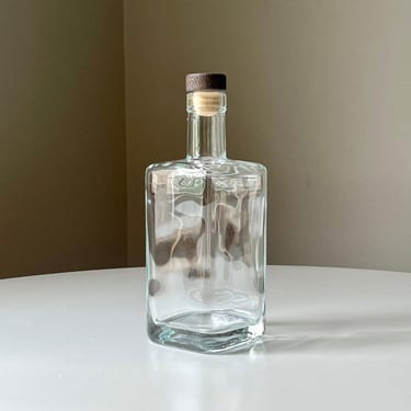 Sleek Square Shaped Liquor Decanter with a Heavy Bottom 