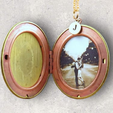 Gold Vintage Locket, Personalized Locket Necklace, Oval Locket with Photos, Personalized Jewelry, Anniversary Photo Gift, Mom Gift 