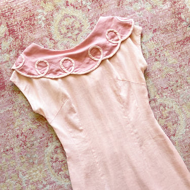 AS-IS *** Vintage 1950s 1960s 50s 60s Linen Pink Soutache Big Collar Sheath Wiggle Tea Day Dress (small/medium) 