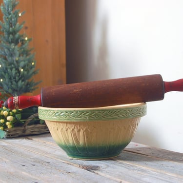 Vintage wood rolling pin / vintage rolling pin red & white handles / rustic farmhouse kitchen decor / vintage baking tools / red kitchen 