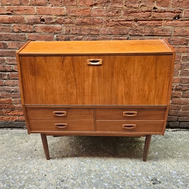 Danish Teak Vintage Vanity Bar Cabinet 0525ST003