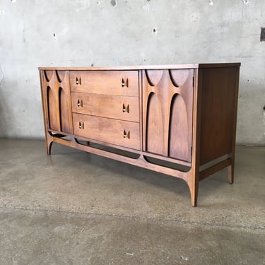 Mid Century Modern Broyhill Brasilia Walnut Credenza