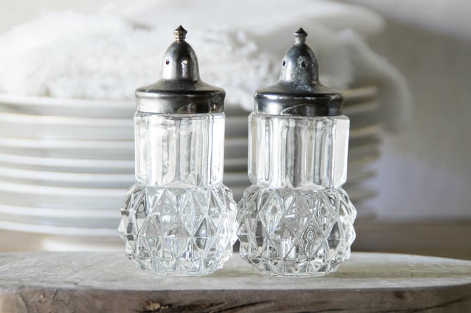 Vintage Glass Salt and Pepper Shakers, Clear Pressed Glass Salt and Pepper Shaker Set 