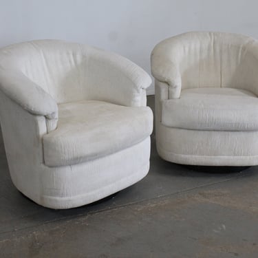 Pair of Mid-Century Modern Milo Baughman Style Swivel Rocker Club Chairs 