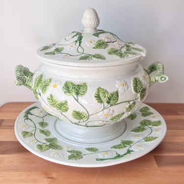 Italian Hand Painted Ceramic Vintage Tureen and Underplate. Lidded Soup Server with Daisy and Vine Motif. 