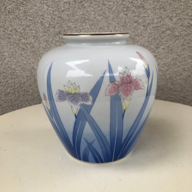 Vintage porcelain vase blue white iris flower theme Otagiri OMC made in Japan 6” 