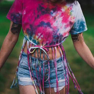 Summer Tie Dye Fringe Festival Tee — Size Medium 