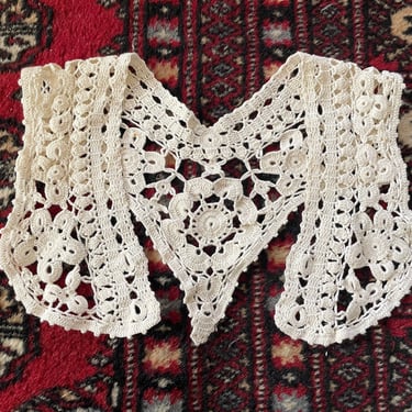 Vintage ivory crochet lace collar, crocheted decorative collar | romantic, cottage core 
