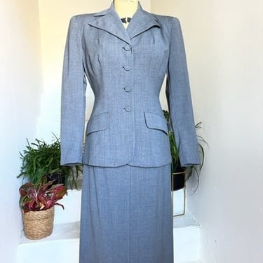 Elegant 1940s Ladies Suit Fitted Silhouette Shoulder Pads Vintage 34 Bust 
