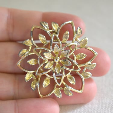 1960s Sarah Coventry Gold Floral Circle Brooch 