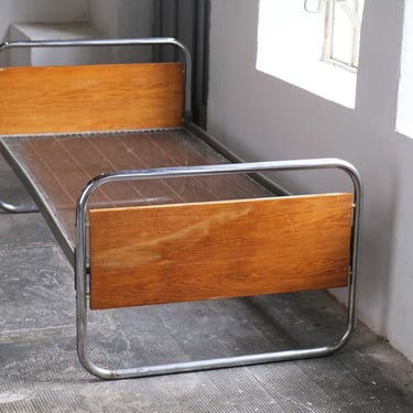 Bauhaus bed made of chrome-plated steel tubes (#2 of 2) 