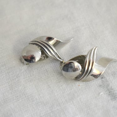 1950s/60s Silver Swoop Clip Earrings 