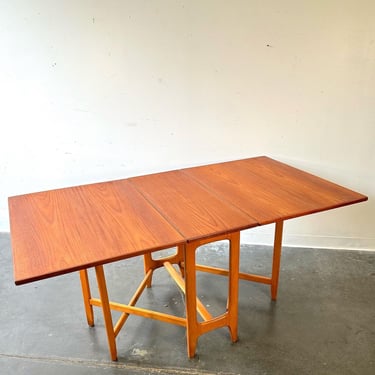 Bendt Winge Designed teak Drop-Leaf Dining Table for Kleppe Møbelfabric 