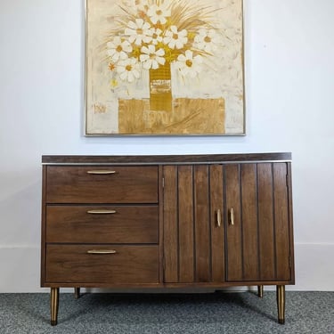 Mid Century Modern Walnut Credenza Buffet