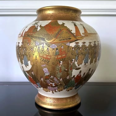 Fine Japanese Satsuma Ceramic Jar with Gilt Decoration by Kinkozan