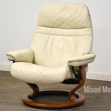 Ekornes White Leather and Teak Lounge Chair 