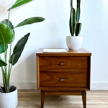 Vintage Mid Century Broyhill Night Stand / End Table