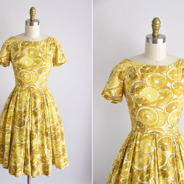 1950s Lemonade dress/ vintage 50s novelty daydress/ Sa'Bett of California lemon dress 