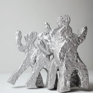 Abstract Aluminum Figurative Sculpture – Waving Human Forms in Motion 