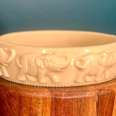 Vintage Molded Plastic Elephant Bangle Bracelet Retro Fashion Jewelry 