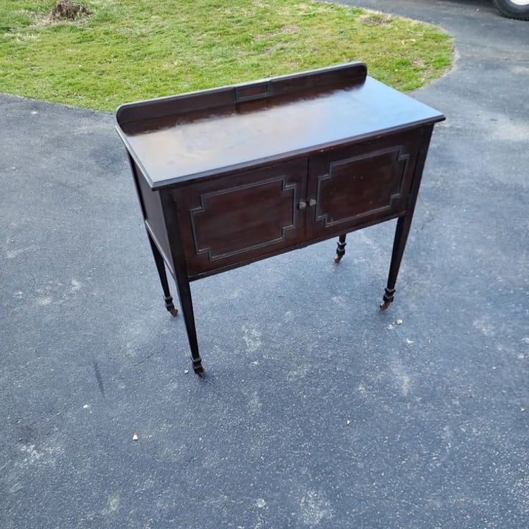 Early 20th Century Mahogany Sideboard Server. With removable storage tray. Metal casters. 17x38x35" tall.
