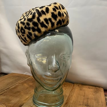 Vintage Deco Flapper Leopard Cheetah Spotted Animal Print Real Fur Pillbox Hat Vintage 1960s Leopard Cheetah Print Rounded Pillbox Fur Hat  main image 3