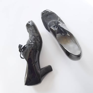 1940s Black Peep Toe Lace and Patent Heels - US8AAA 