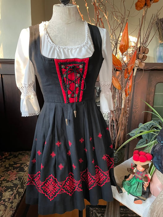 1940s dirndl