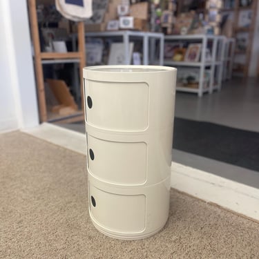 Free shipping within Continental US - 1970s Vintage Italian White Plastic Modular Cabinet by Anna Castelli Ferrieri for Kartell 